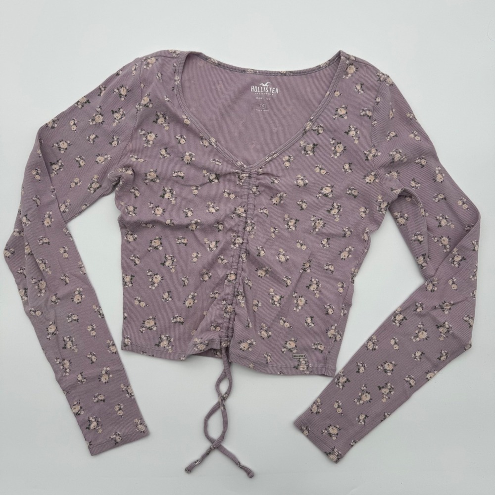 Hollister Floral Ruched Front Baby Tee Long Sleeve V-Neck Purple Ribbed Top M